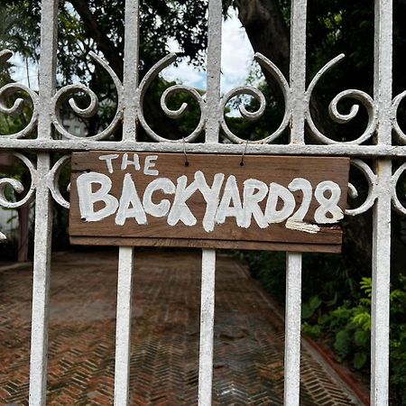 The Backyard 28 Villa Bangkok Bagian luar foto