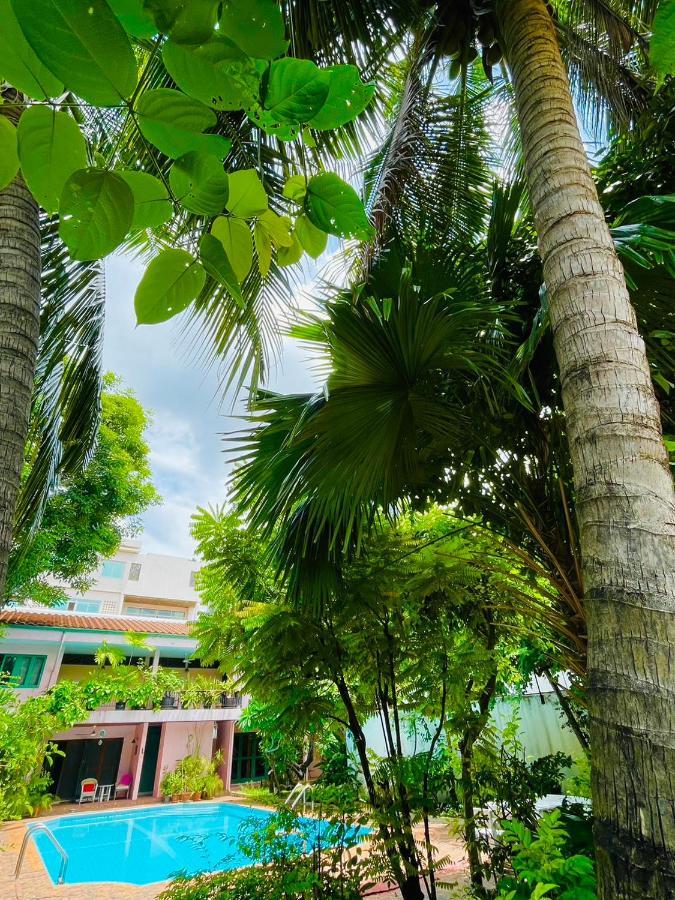 The Backyard 28 Villa Bangkok Bagian luar foto