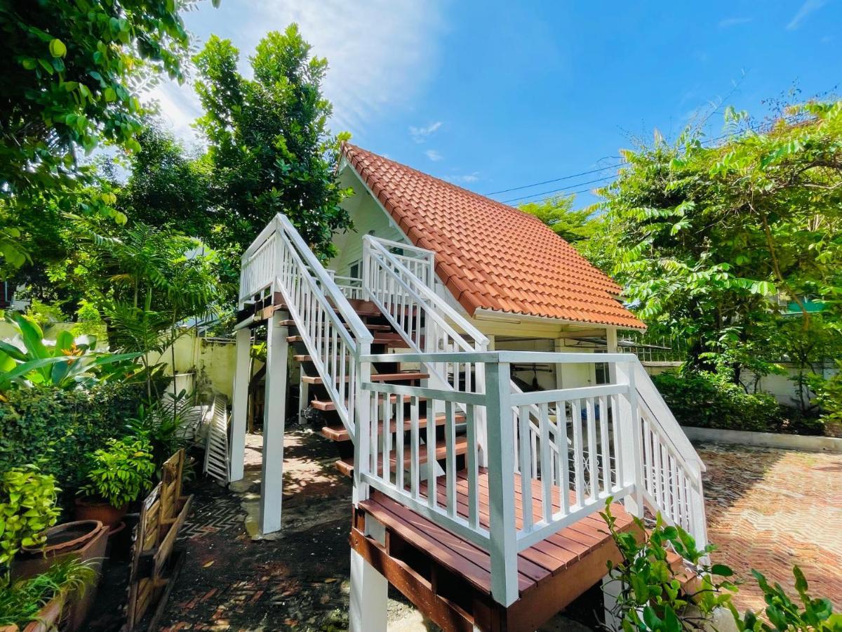 The Backyard 28 Villa Bangkok Bagian luar foto
