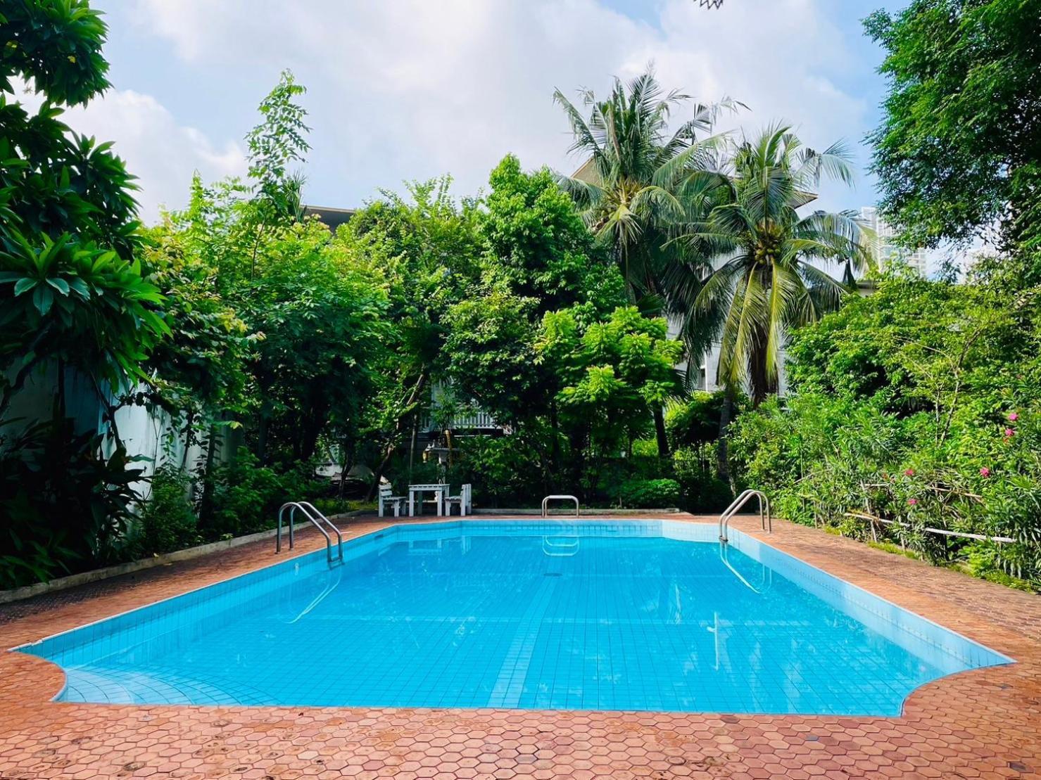The Backyard 28 Villa Bangkok Bagian luar foto